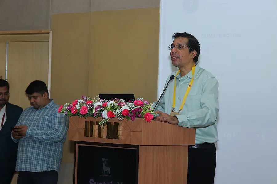 A plenary address to a full auditorium