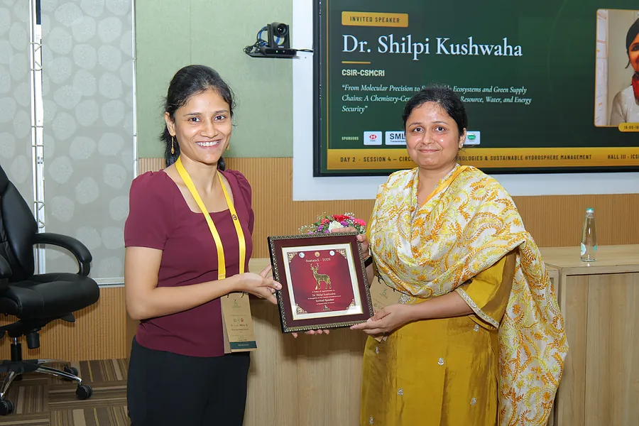 A memento presented to invited speaker Dr. Shilpi Kushwaha