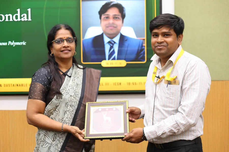 Felicitation of an invited speaker in Hall III